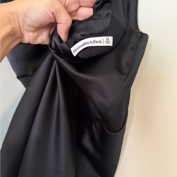 Abercrombie & Fitch Black V-Neck Mini Dress worn 1x - Picture 3 of 3